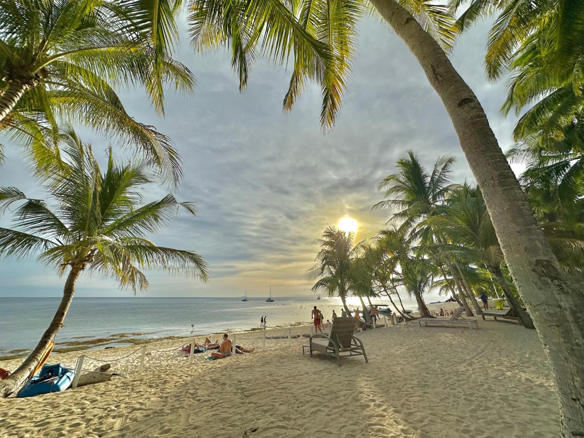 Coco Grove Beach Resort, Siquijor Island Exterior foto